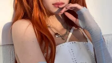 Рыжие волосы — новый тренд среди девушек-айдолов. Какие оттенки они выбирают?