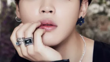 Чимин из BTS возглавил список звезд, которых хочется обнять в день объятий Чимин из BTS возглавил список звезд, которых хочется обнять в день объятий