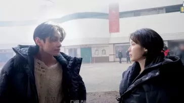 Певица IU раскрыла историю своего решения снять клип с Ви из BTS