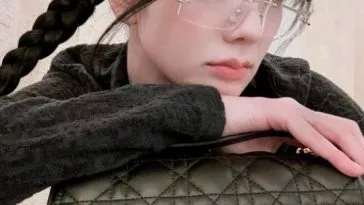 Джису из BLACKPINK продемонстрировала шикарный образ в черном