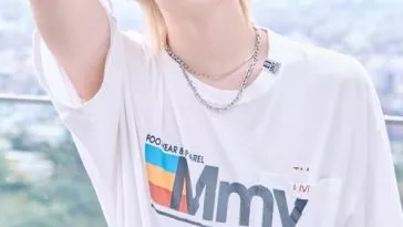 Феликс из Stray Kids работает волонтером в Лаосе