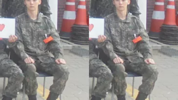 Хван Минхён даже в военной форме выглядит по-прежнему