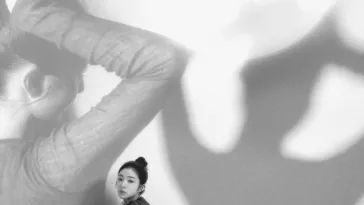Айрин из Red Velvet представила постер фотовыставки "1 Page of Irene"