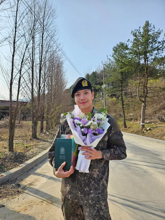 Актер Чжи Мин Хёк завершил военную службу