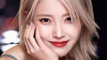 Блондинка IU стала амбассадором Estée Lauder