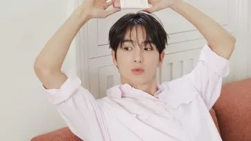 [ФОТО] Хёнджэ из THE BOYZ продемонстрировал свою сияющую кожу.