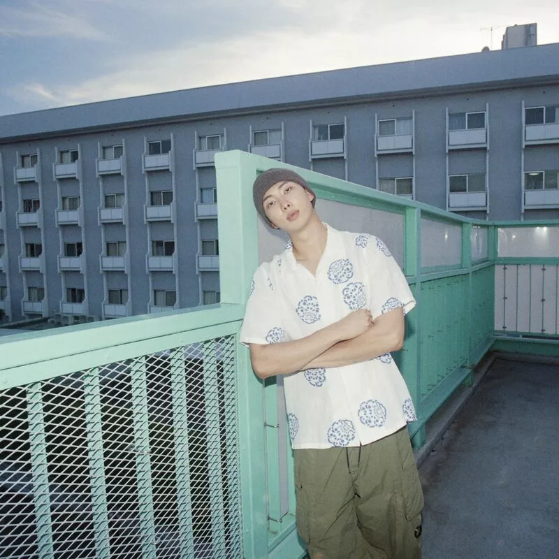 [Фото] RM из BTS представил свежие и чистые концепт-фото к своему второму сольному альбому