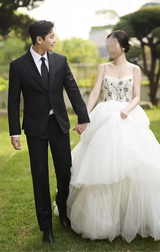 Сон Сын Хён из F.T.Island поделился свадебными фото