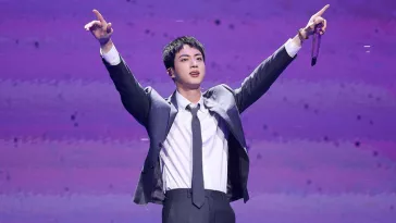 Джин из BTS станет факелоносцем на Олимпийских играх в Париже