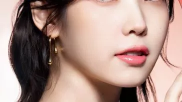 [ФОТО] Прекрасная IU показала новый образ от Estée Lauder